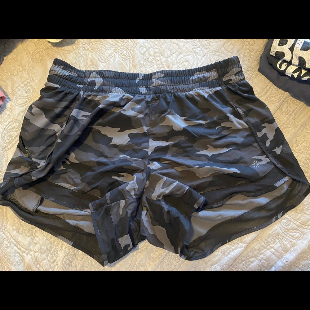 Athleta Womens Black Camo Shorts